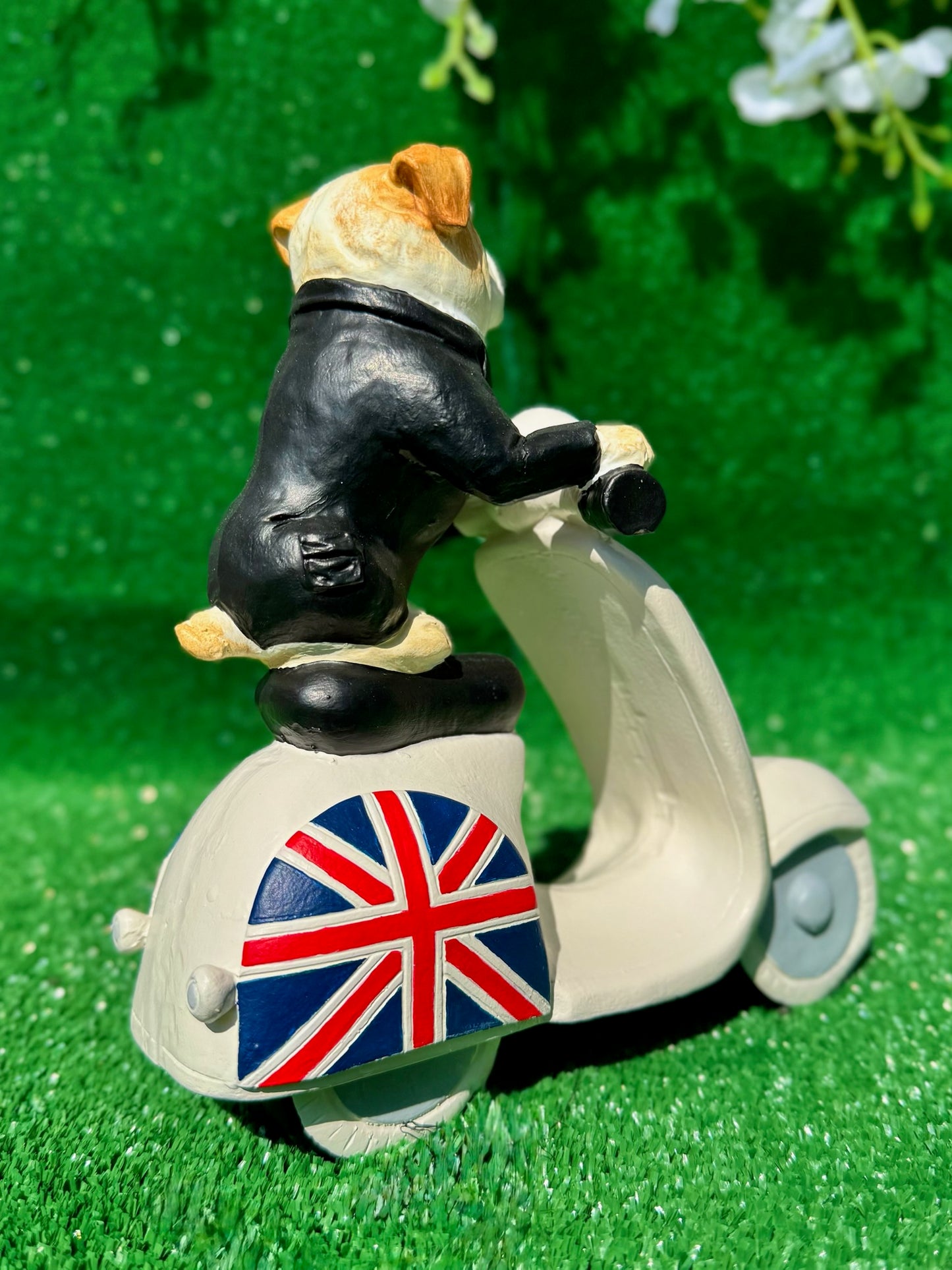 Şık İngiliz Bulldog ve Scooter Polyester Dekoratif Heykel
