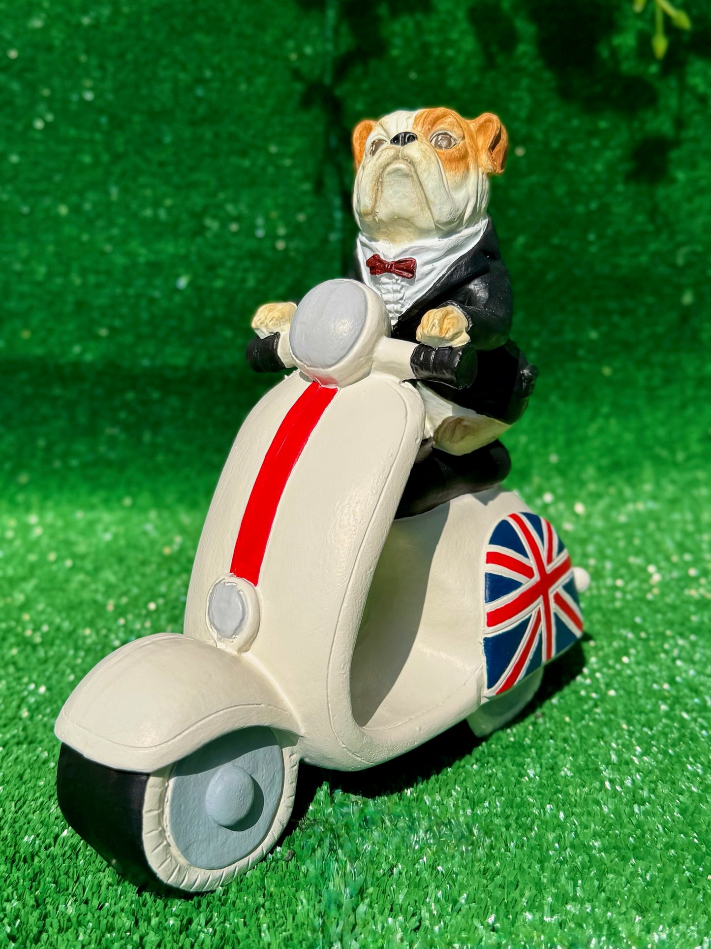 Şık İngiliz Bulldog ve Scooter Polyester Dekoratif Heykel