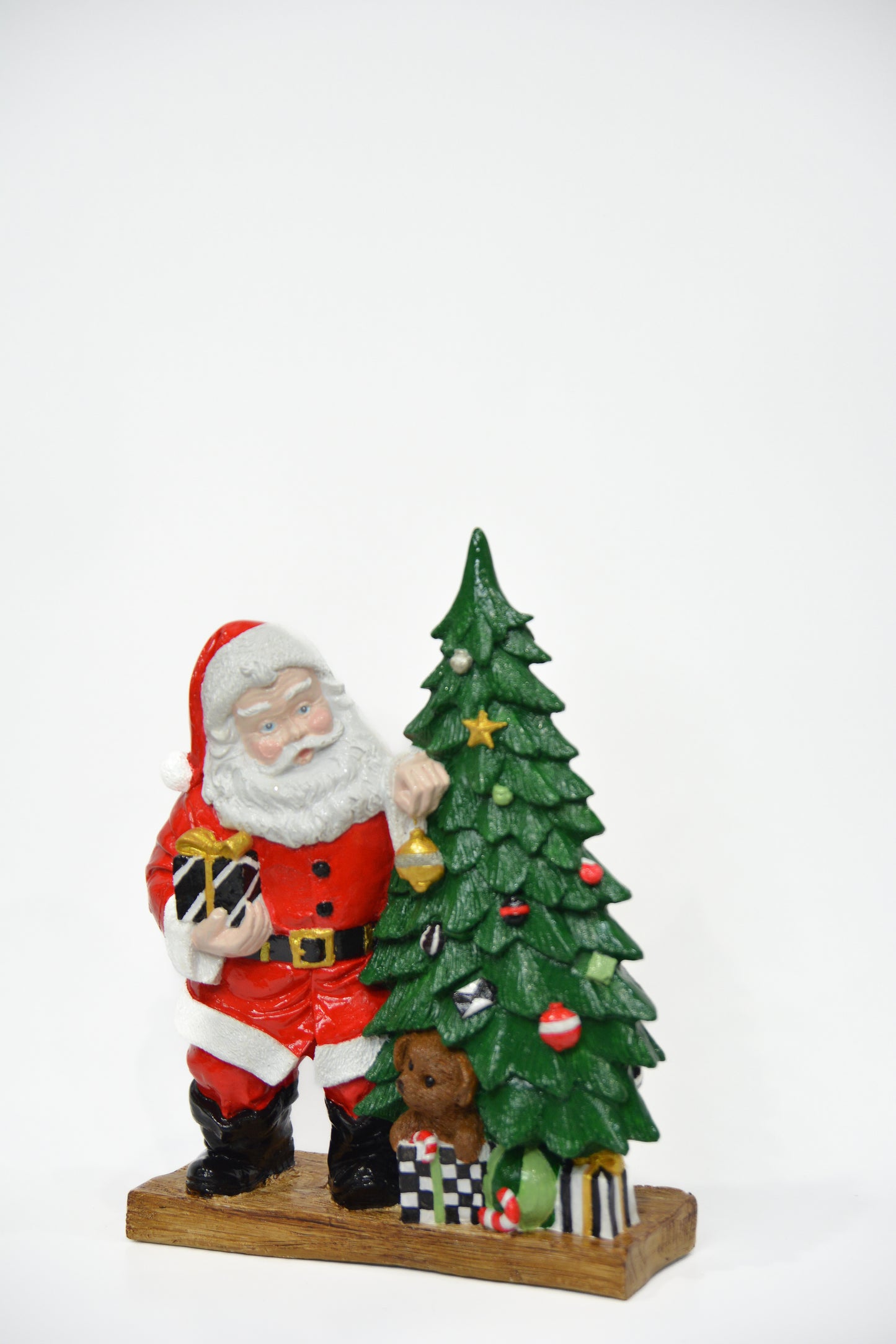 Çam Ağaçlı Noel Baba